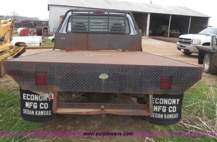 image for item F8082 1996 Ford F250 HD XL flatbed truck
