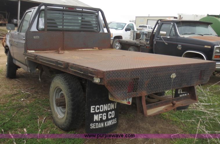 image for item F8082 1996 Ford F250 HD XL flatbed truck