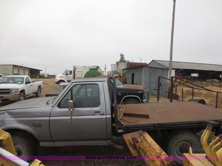 image for item F8082 1996 Ford F250 HD XL flatbed truck