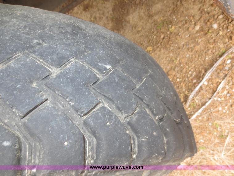 image for item F8082 1996 Ford F250 HD XL flatbed truck