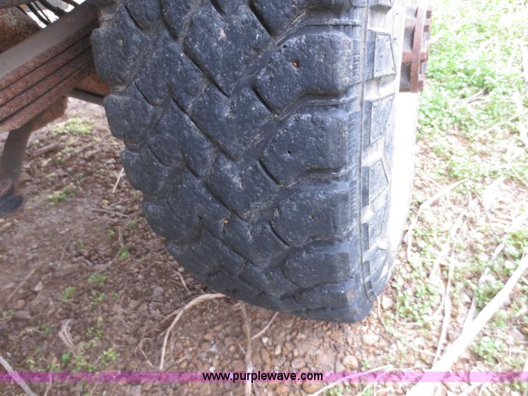 image for item F8082 1996 Ford F250 HD XL flatbed truck