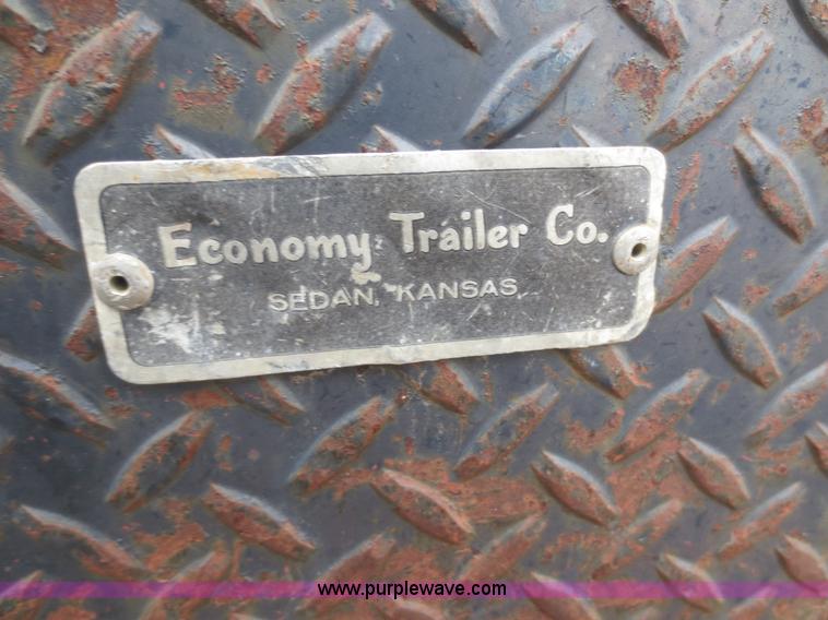 image for item F8082 1996 Ford F250 HD XL flatbed truck