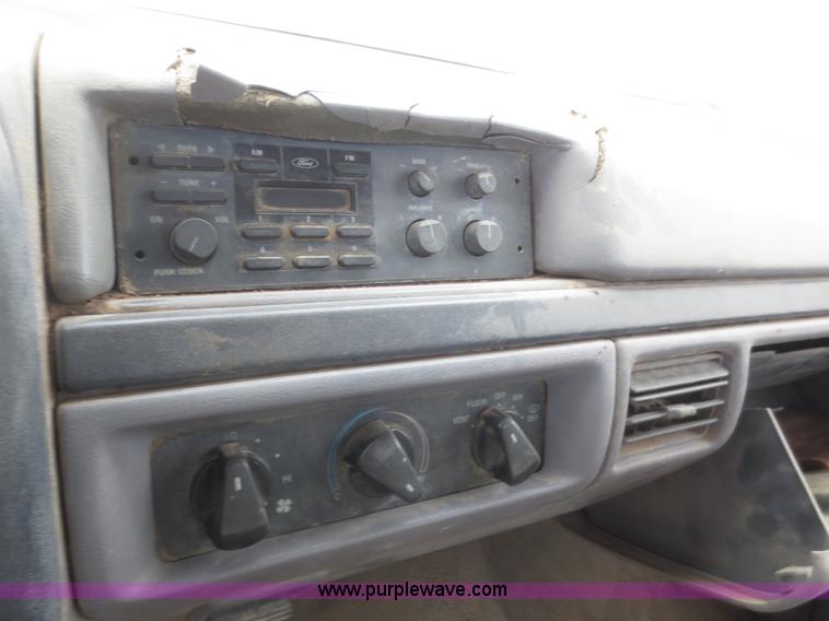 image for item F8082 1996 Ford F250 HD XL flatbed truck