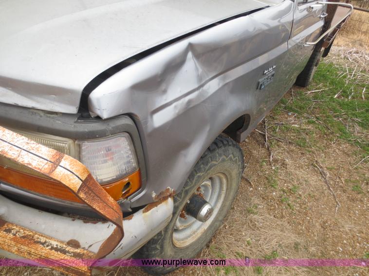 image for item F8082 1996 Ford F250 HD XL flatbed truck