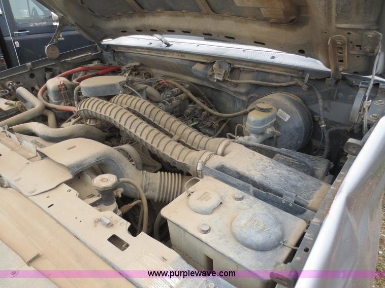 image for item F8082 1996 Ford F250 HD XL flatbed truck