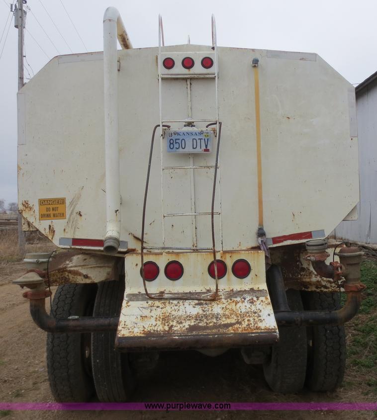 image for item F8083 1987 Mack RW713 water truck