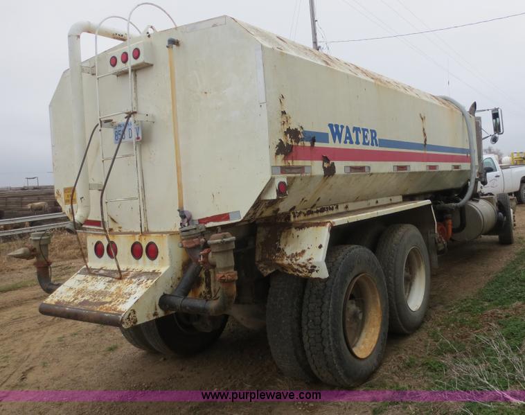 image for item F8083 1987 Mack RW713 water truck