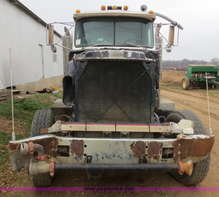 image for item F8083 1987 Mack RW713 water truck