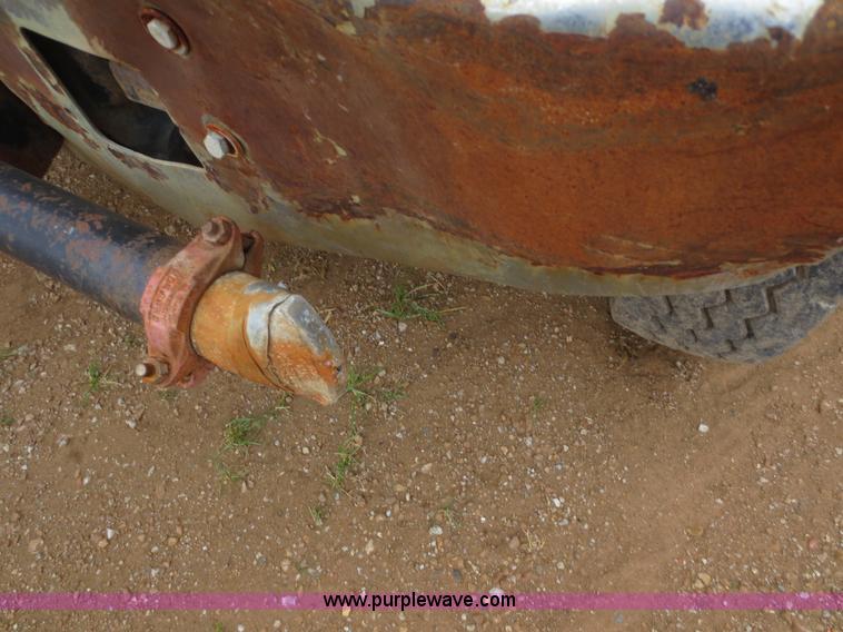 image for item F8083 1987 Mack RW713 water truck