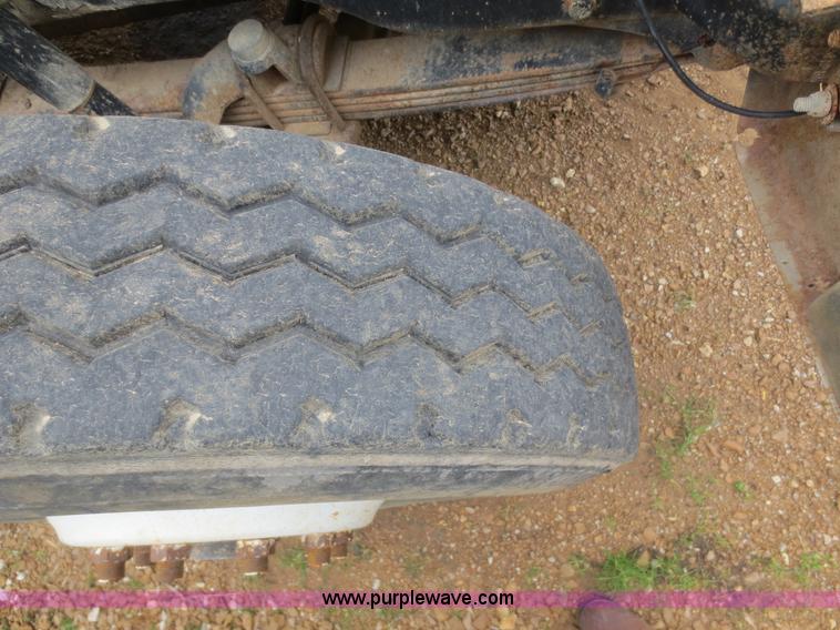 image for item F8083 1987 Mack RW713 water truck