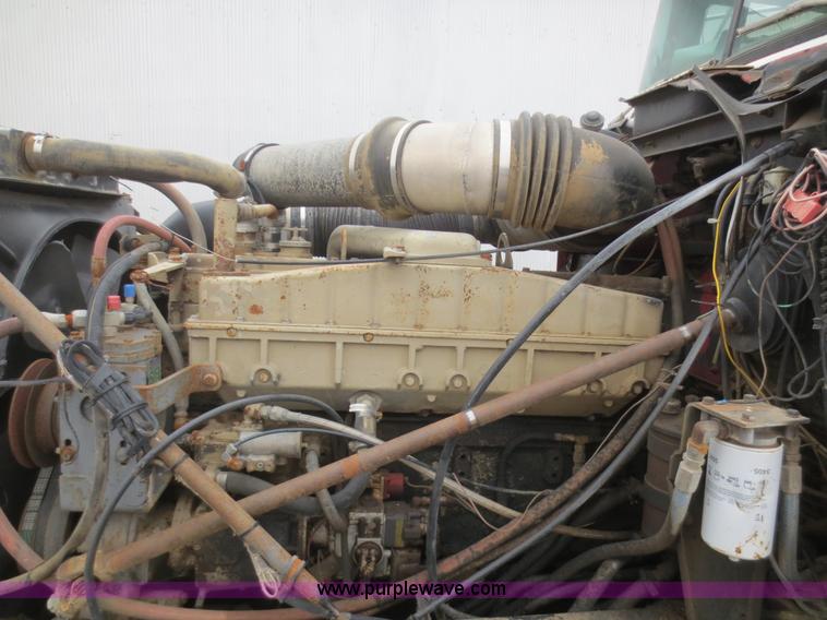 image for item F8083 1987 Mack RW713 water truck