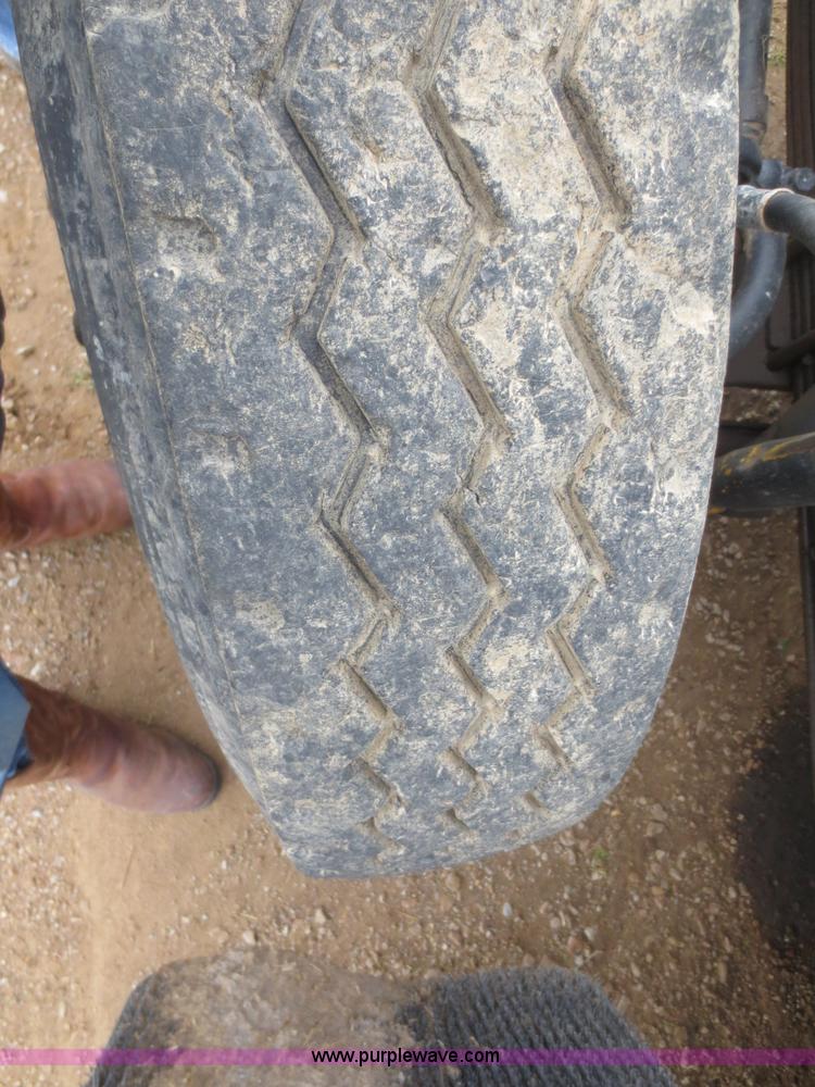 image for item F8083 1987 Mack RW713 water truck