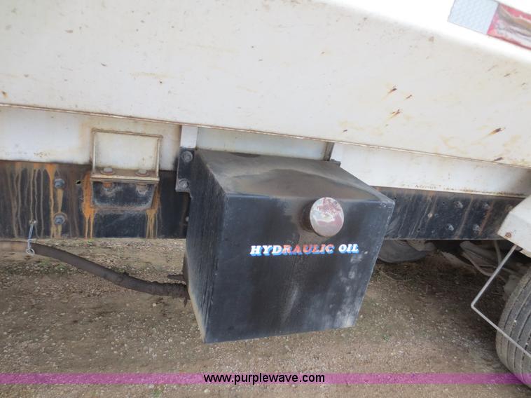 image for item F8083 1987 Mack RW713 water truck