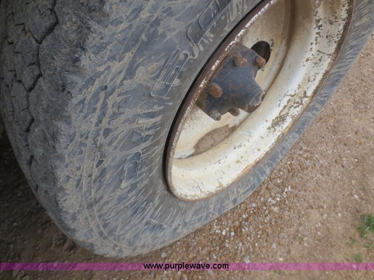 image for item F8083 1987 Mack RW713 water truck