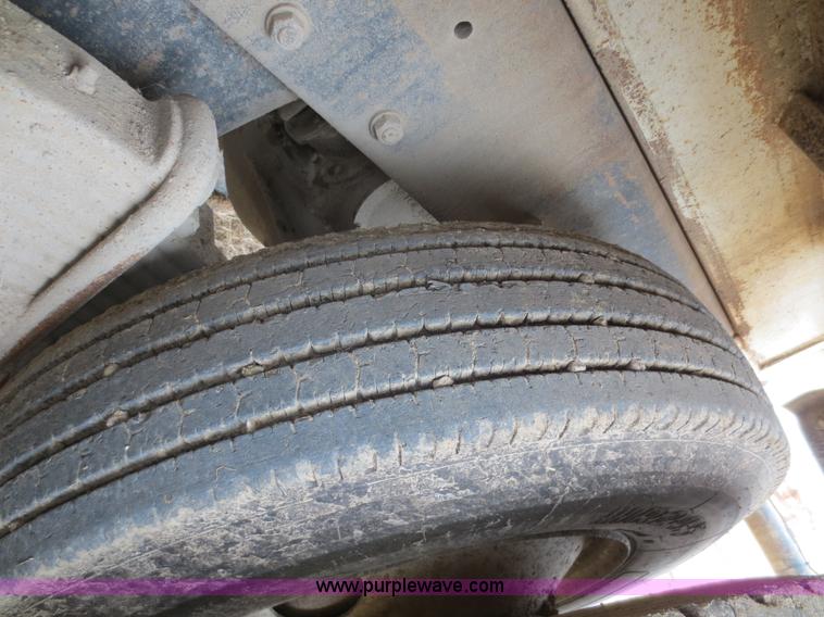 image for item F8083 1987 Mack RW713 water truck