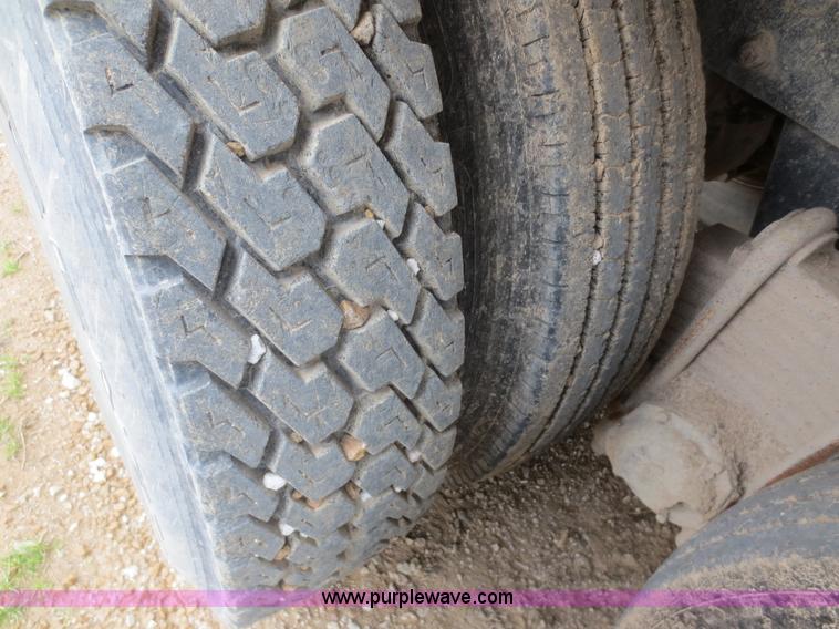 image for item F8083 1987 Mack RW713 water truck