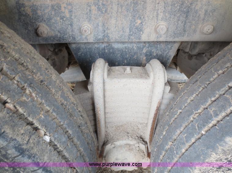 image for item F8083 1987 Mack RW713 water truck