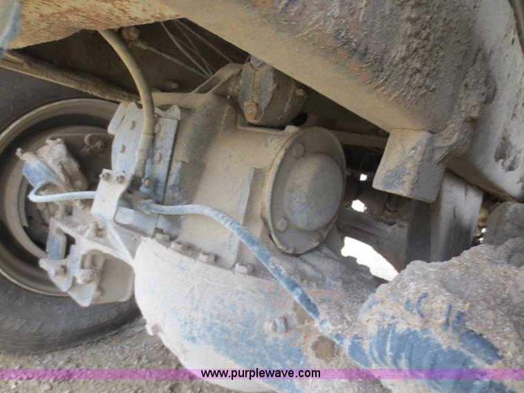 image for item F8083 1987 Mack RW713 water truck