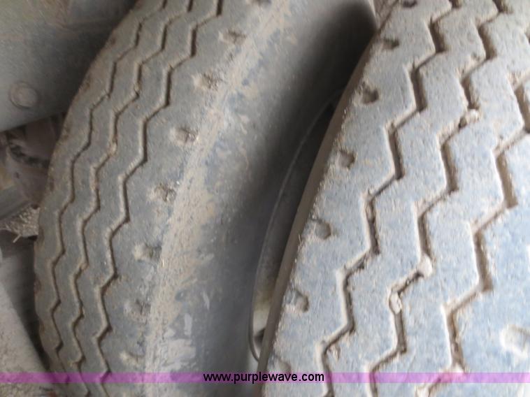 image for item F8083 1987 Mack RW713 water truck