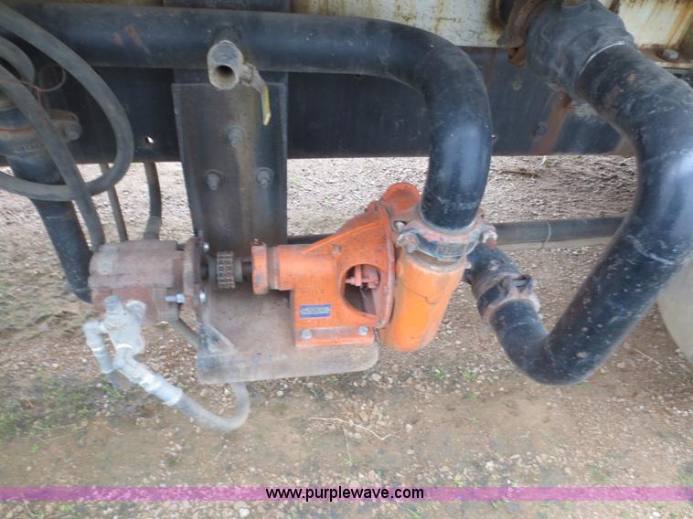 image for item F8083 1987 Mack RW713 water truck