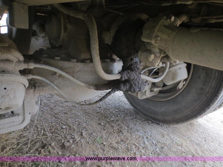 image for item F8083 1987 Mack RW713 water truck