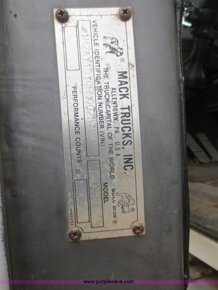 image for item F8083 1987 Mack RW713 water truck