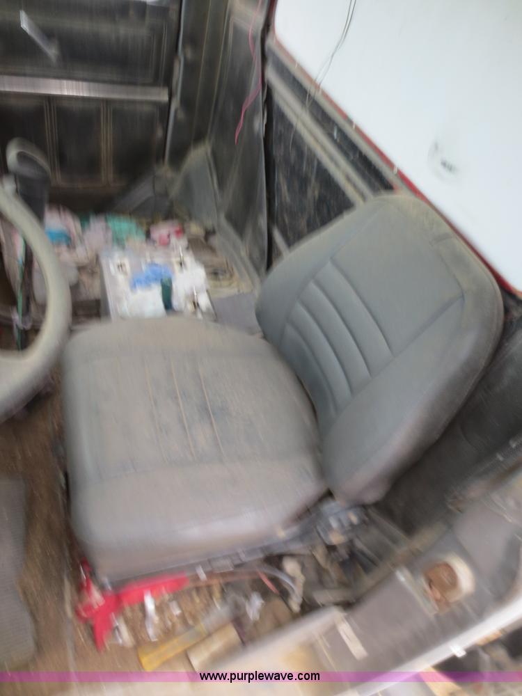 image for item F8083 1987 Mack RW713 water truck