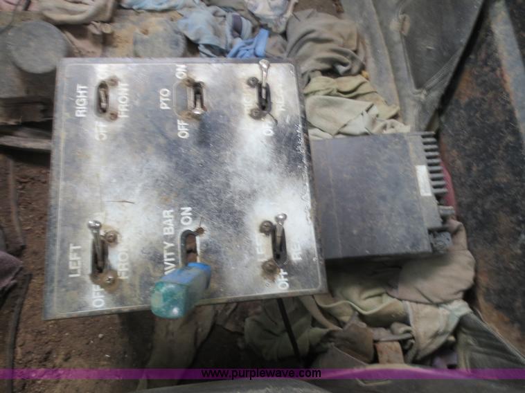 image for item F8083 1987 Mack RW713 water truck