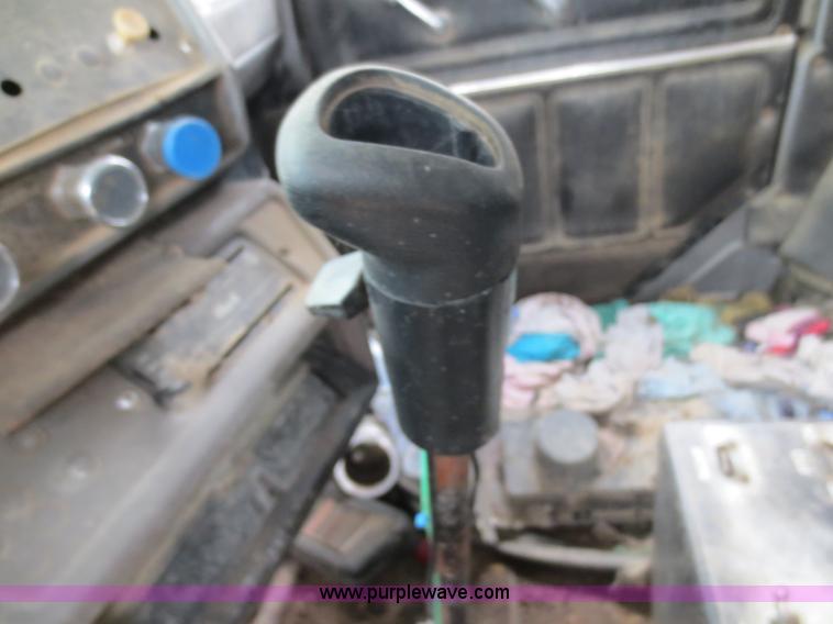 image for item F8083 1987 Mack RW713 water truck