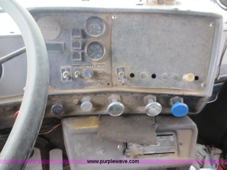 image for item F8083 1987 Mack RW713 water truck