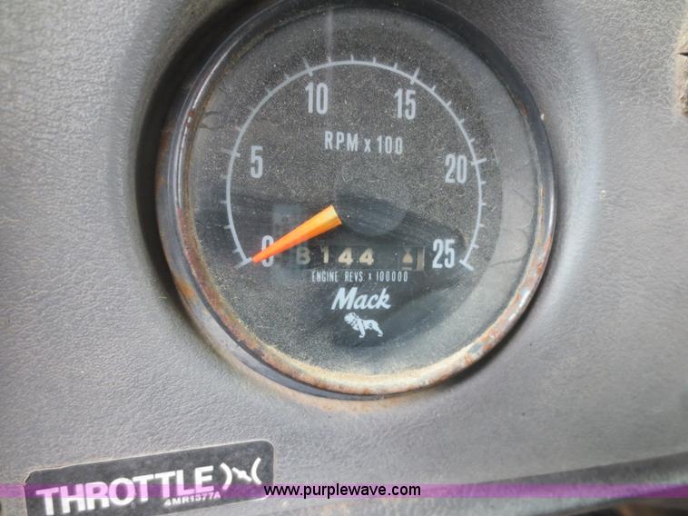 image for item F8083 1987 Mack RW713 water truck