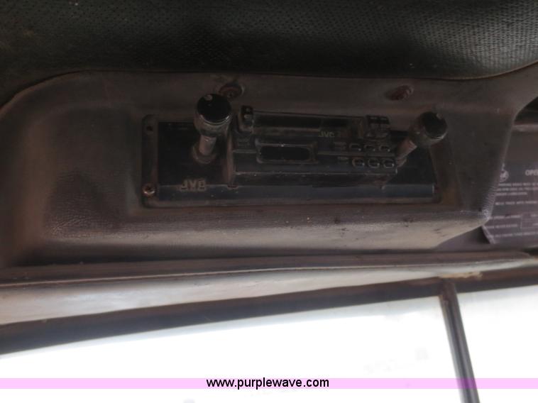 image for item F8083 1987 Mack RW713 water truck