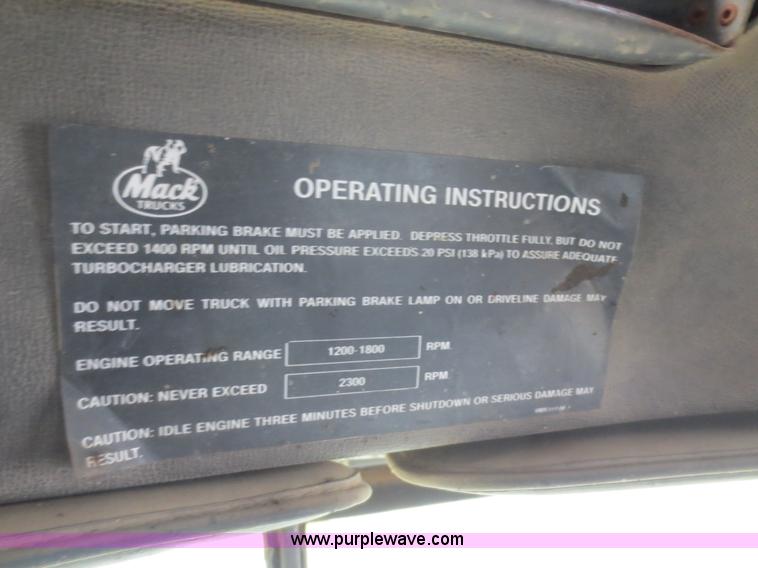 image for item F8083 1987 Mack RW713 water truck