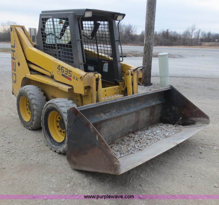 image for item F8113 1999 Gehl 4635SX skid steer