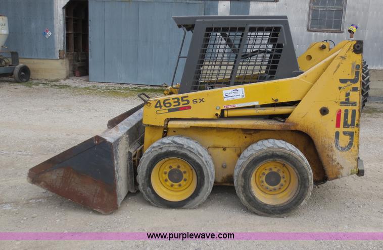 image for item F8113 1999 Gehl 4635SX skid steer