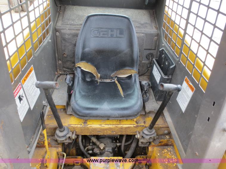 image for item F8113 1999 Gehl 4635SX skid steer