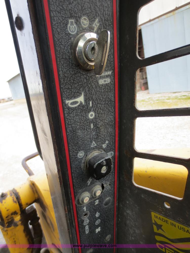 image for item F8113 1999 Gehl 4635SX skid steer