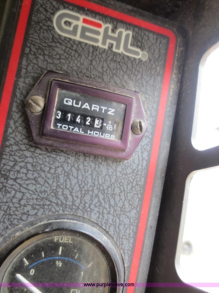 image for item F8113 1999 Gehl 4635SX skid steer