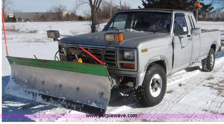 image for item G2217 1984 Ford F150 XLT SuperCab pickup truck