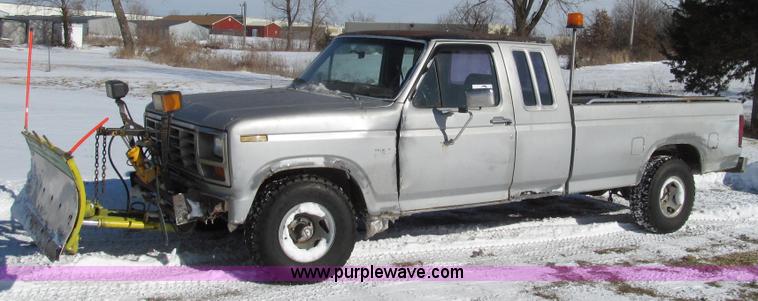 image for item G2217 1984 Ford F150 XLT SuperCab pickup truck