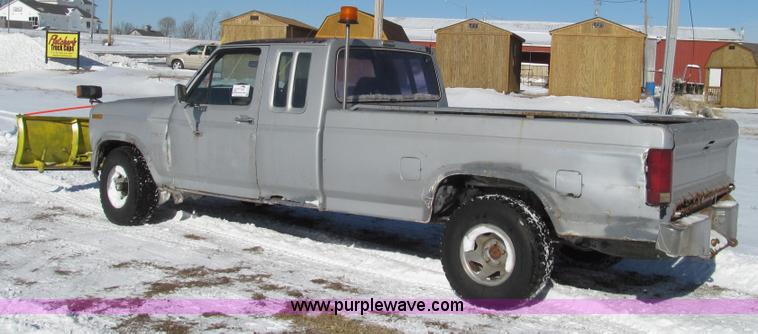 image for item G2217 1984 Ford F150 XLT SuperCab pickup truck