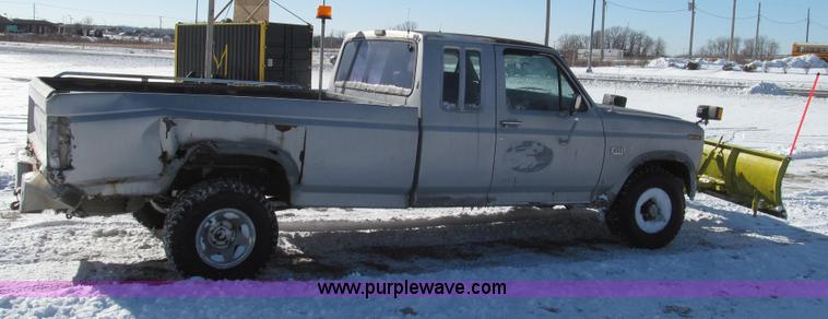 image for item G2217 1984 Ford F150 XLT SuperCab pickup truck