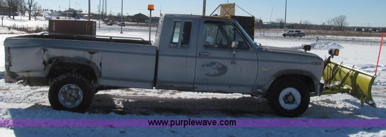 image for item G2217 1984 Ford F150 XLT SuperCab pickup truck