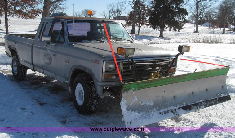 image for item G2217 1984 Ford F150 XLT SuperCab pickup truck