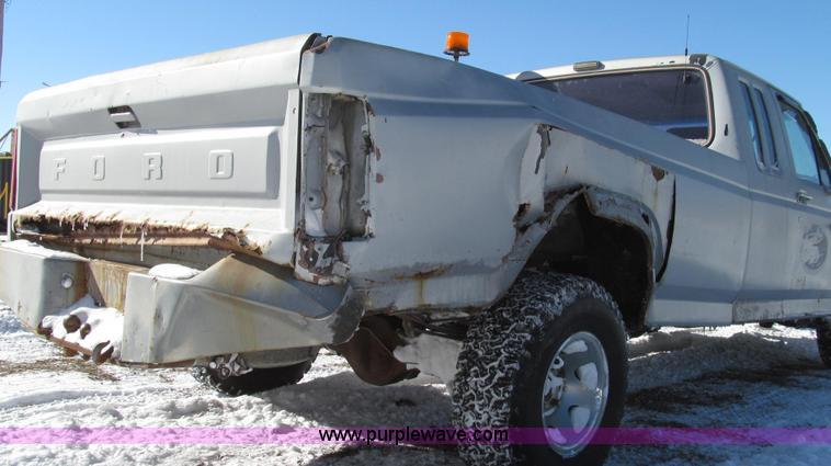 image for item G2217 1984 Ford F150 XLT SuperCab pickup truck