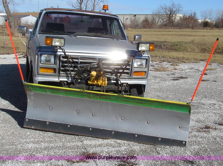 image for item G2217 1984 Ford F150 XLT SuperCab pickup truck