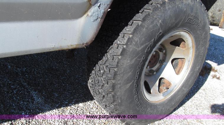 image for item G2217 1984 Ford F150 XLT SuperCab pickup truck