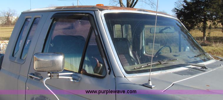 image for item G2217 1984 Ford F150 XLT SuperCab pickup truck