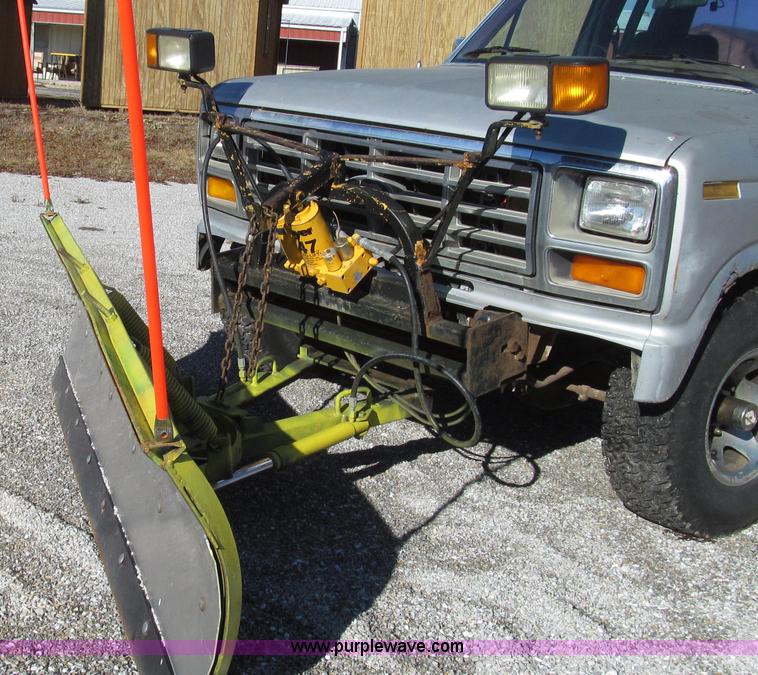 image for item G2217 1984 Ford F150 XLT SuperCab pickup truck