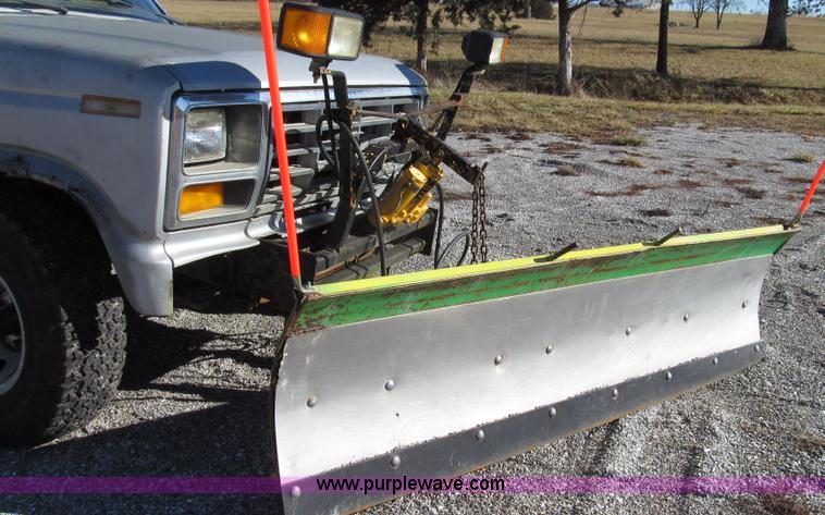 image for item G2217 1984 Ford F150 XLT SuperCab pickup truck